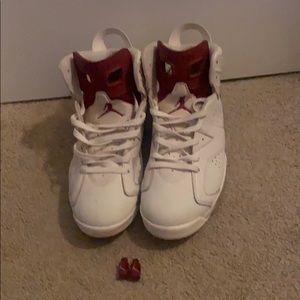 Jordan 6 maroon